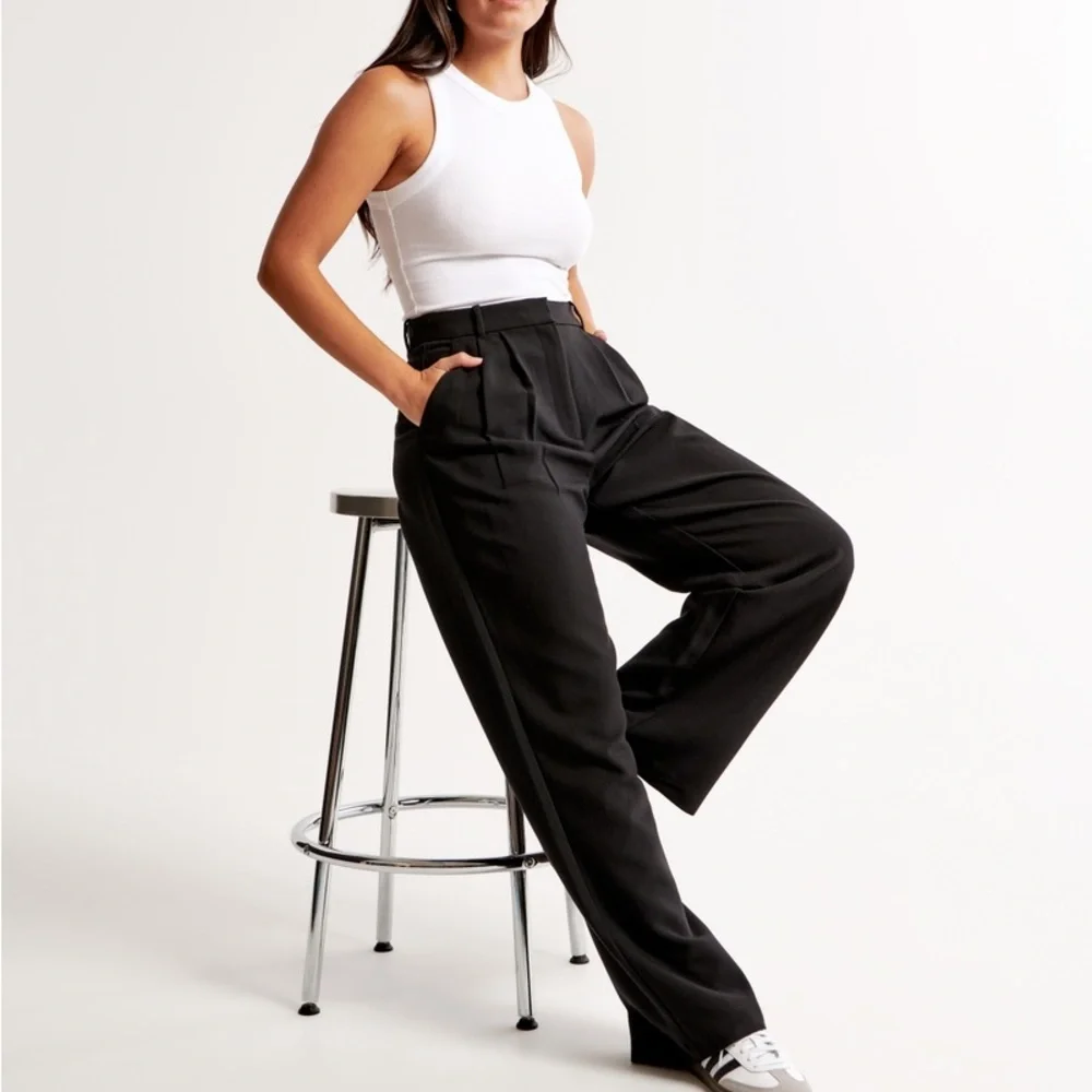 Abercrombie & Fitch Curve Love A&F Sloane Tailored Pant 30 short NWT